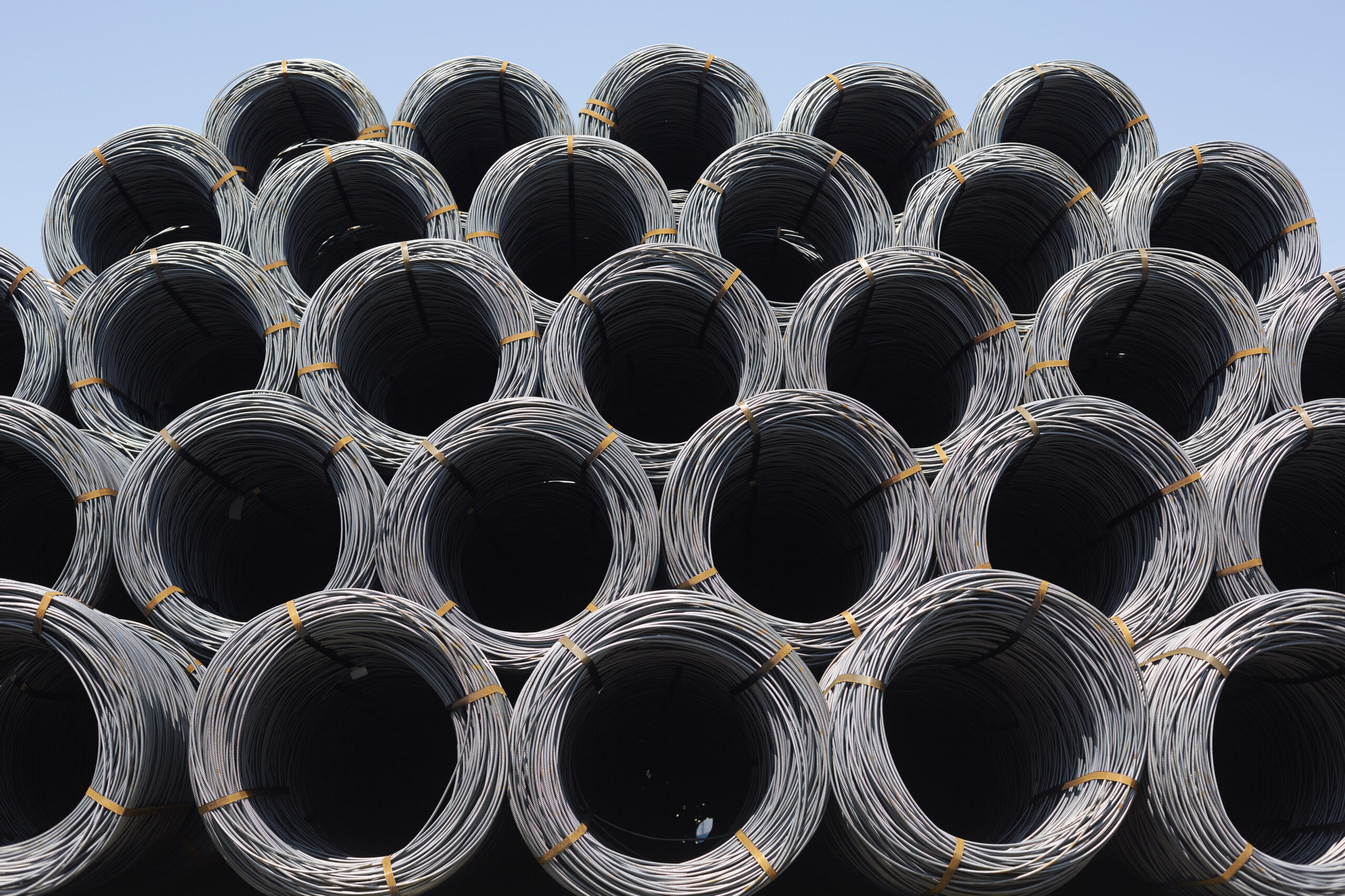 China steel output falls 3.7% in August as India and US record gains